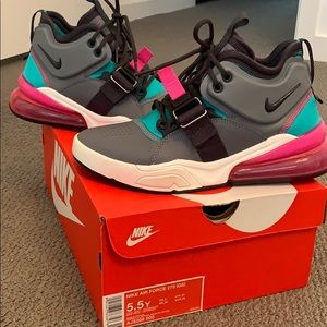 Nike Air Force 270